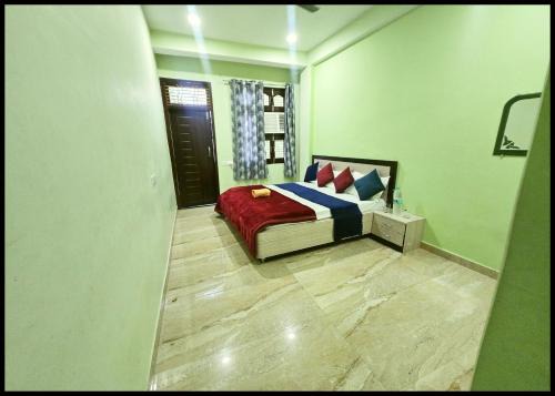 Varanasi Hotel | Hotel Devans Palace Stay Near Kashi Vishwanath Temple - Fully Air Conditioned rooms - Free wi-fi- & Parking - Best - Hotel