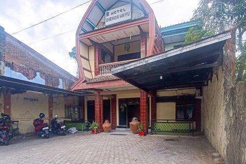 Praya Hotel | Hotel Dienda Hayu
