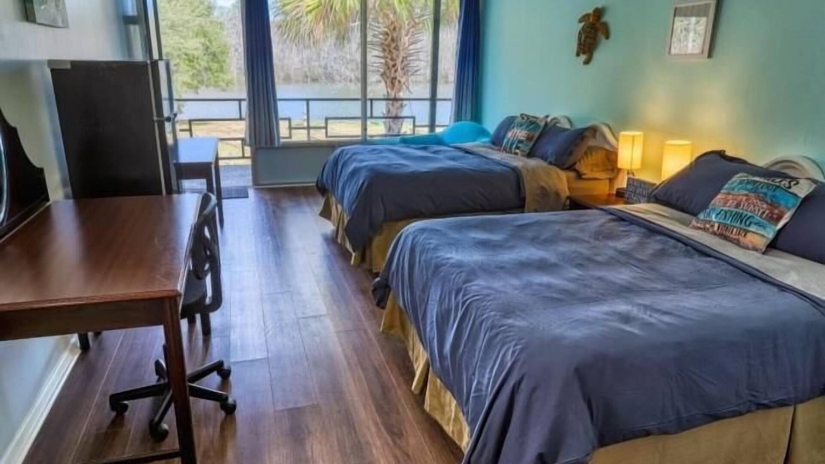 Eutawville Hotel | Hotel Double Lakefront Rooms - Hotel Double Lakefront Rooms