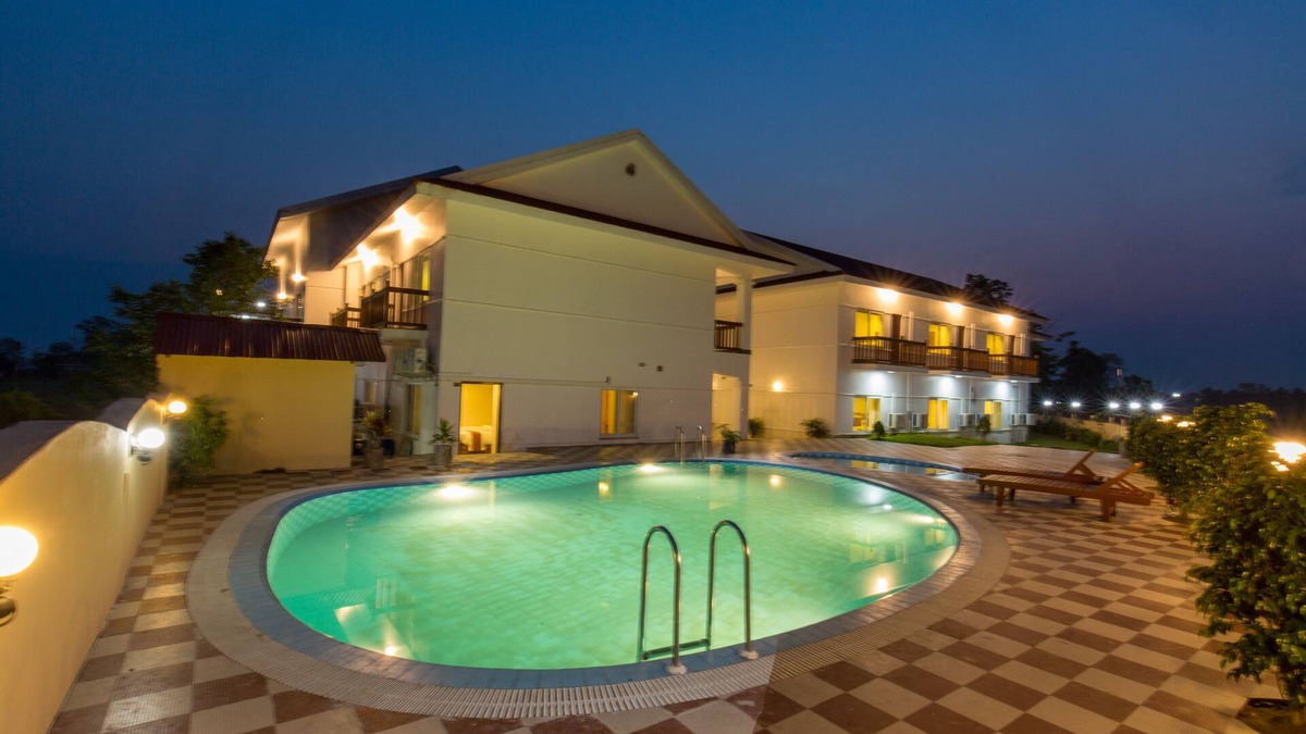 Sauraha Hotel | Hotel Earth Light