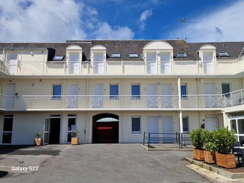 Port-en-Bessin-Huppain Hotel | Hotel Eisenhower
