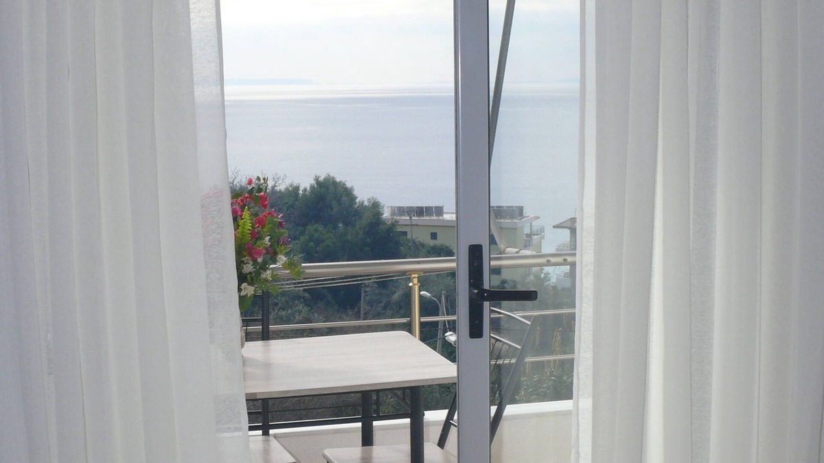 Qazim Pali Hotel | Hotel Erviliano