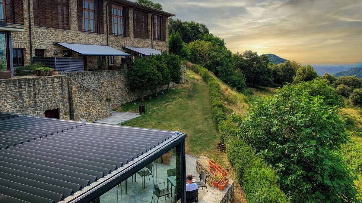 Sant Feliu de Pallerols Hotel | HOTEL TO RELAX AND ENJOY NATURE AND WITH YOUR PETS