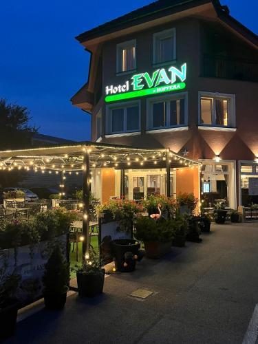Topolcany Hotel | Hotel Evan u Hoffera