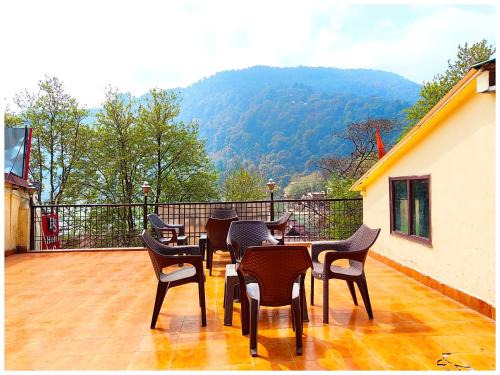 Mallital Hotel | HOTEL !FLATTIES NEAR NAINI LAKE & Mall Road Nainital Lake View Room With# Attached Balcony - Free Parking & Wi-fi Restaurant Facilities Available - A Premium Hotel In Nainital