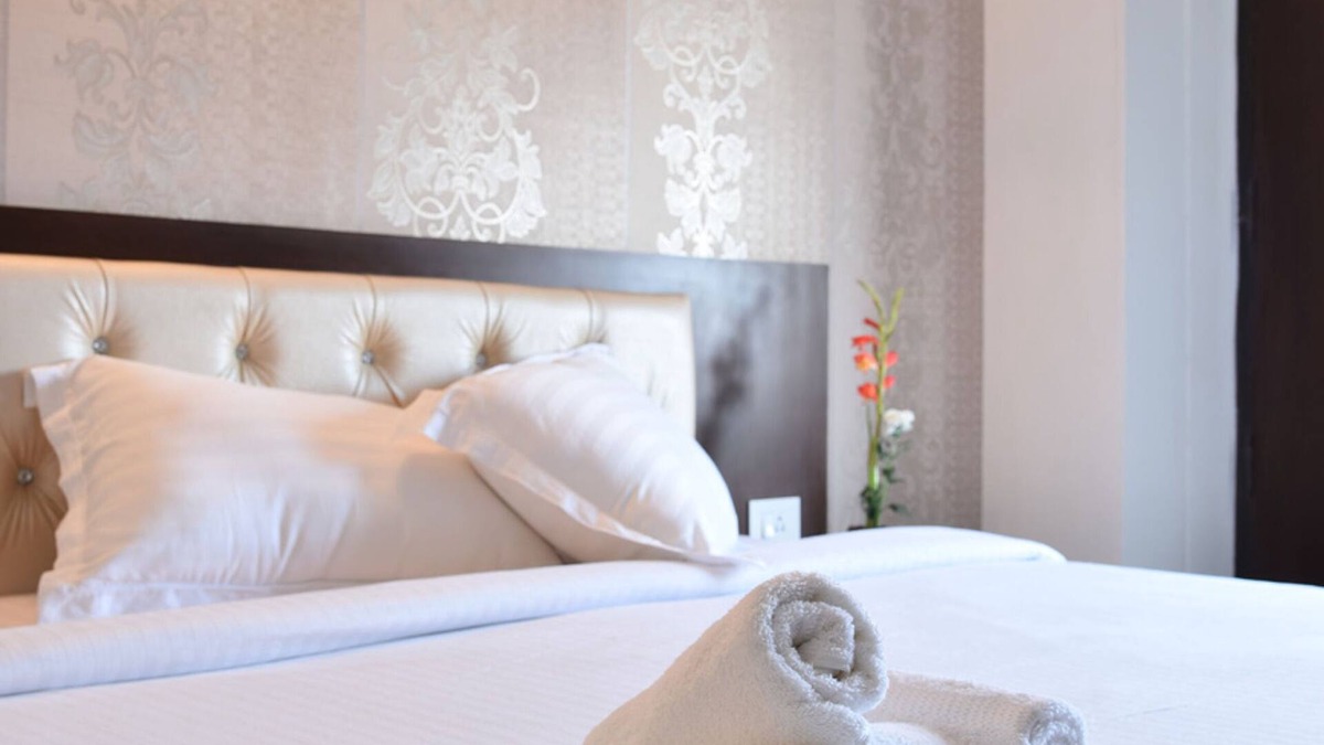 Udyog Vihar Hotel | Hotel FloraInn