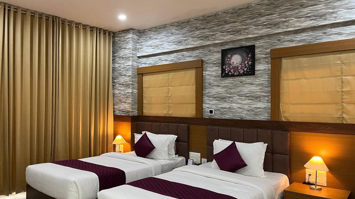 Nagampadam Hotel | Hotel Floral Palace