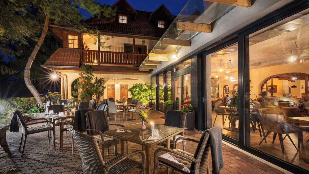 Brezineves Hotel | Hotel Frýdl