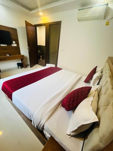 South West Hotel | Hotel G-Lory Suite Near By IGI AirPort