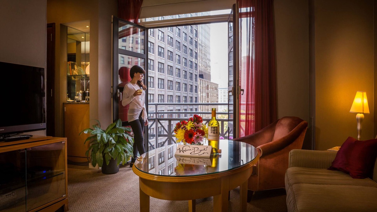 Rose Hill Hotel | Hotel Giraffe by Library Hotel Collection
