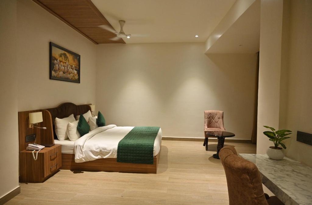 Aligarh Hotel | Hotel Gold In Leaf