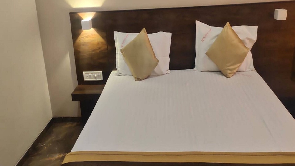 Pallavaram Hotel | Hotel Grand Gaayatris