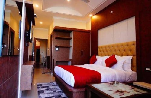 Khattalwada Hotel | HOTEL GRAND HILL ,MALL ROAD ,Mcleodganj