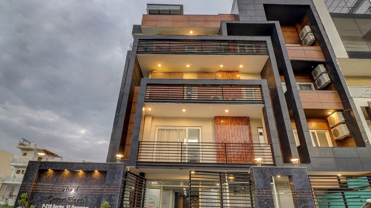 Sector 51 Hotel | Hotel Grand Manor
