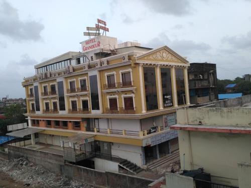 Valsad Hotel | HOTEL GRANDEUR