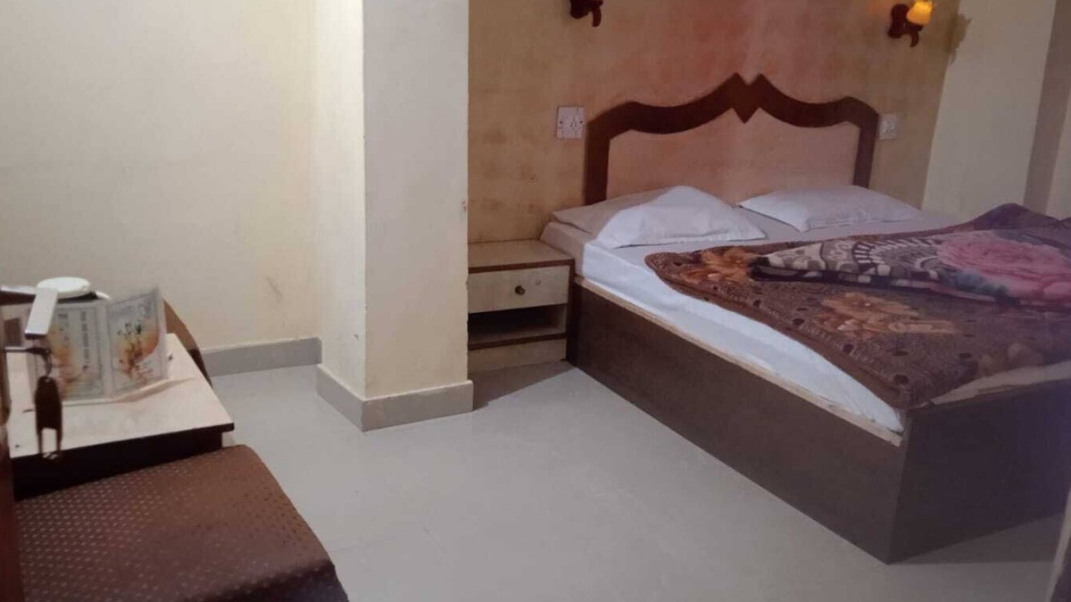 The Mall Hotel | Hotel Harbans Shimla