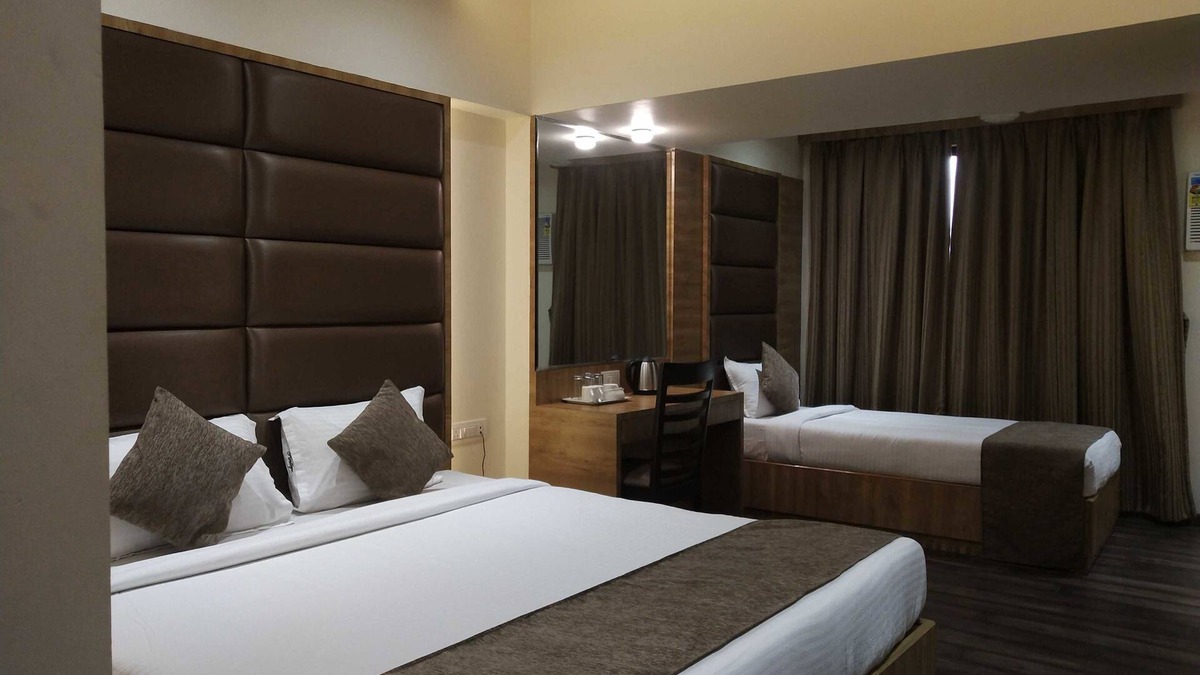 Sector 11 Hotel | Hotel Heritage Dakshin
