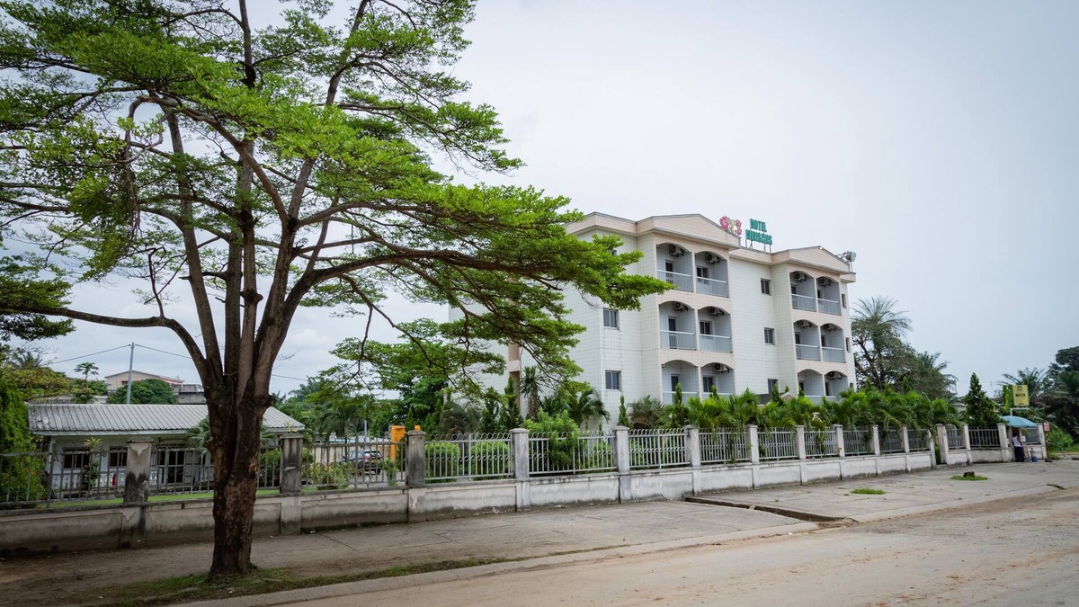 Libreville Hotel | Hotel Hibiscus Blvd Triomphal