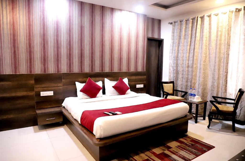 Amritsar Hotel | Hotel Hollywood Heights near Railway station