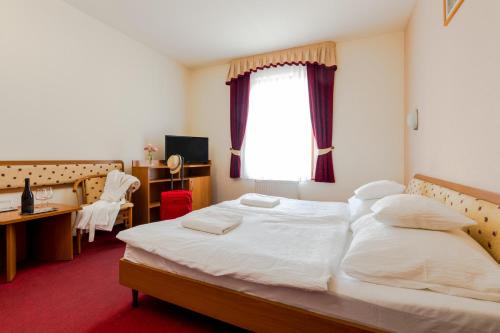 Kiskoroes Hotel | Hotel Imperial Gyogyszallo es Gyogyfurdo