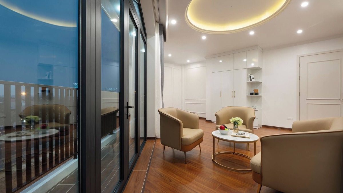 Soc Son Hotel | Hotel In Hanoi With Guest Services, Smoking, Tv