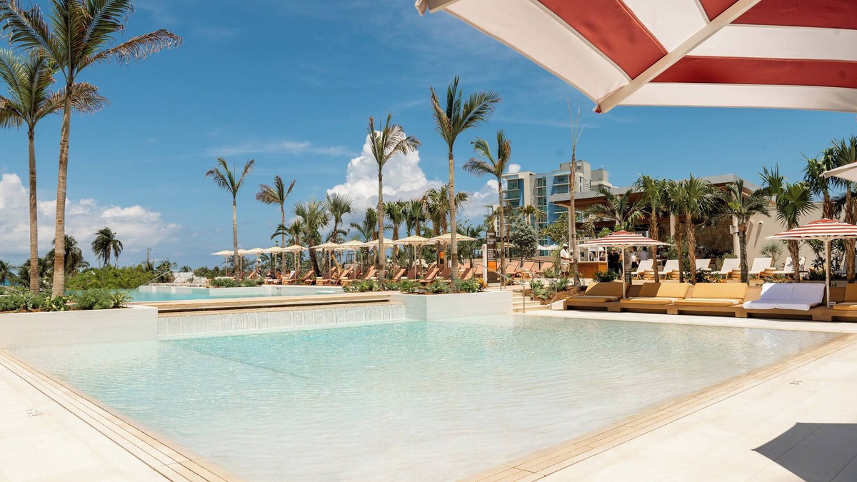 Seven Mile Beach Hotel | Hotel Indigo Grand Cayman by IHG