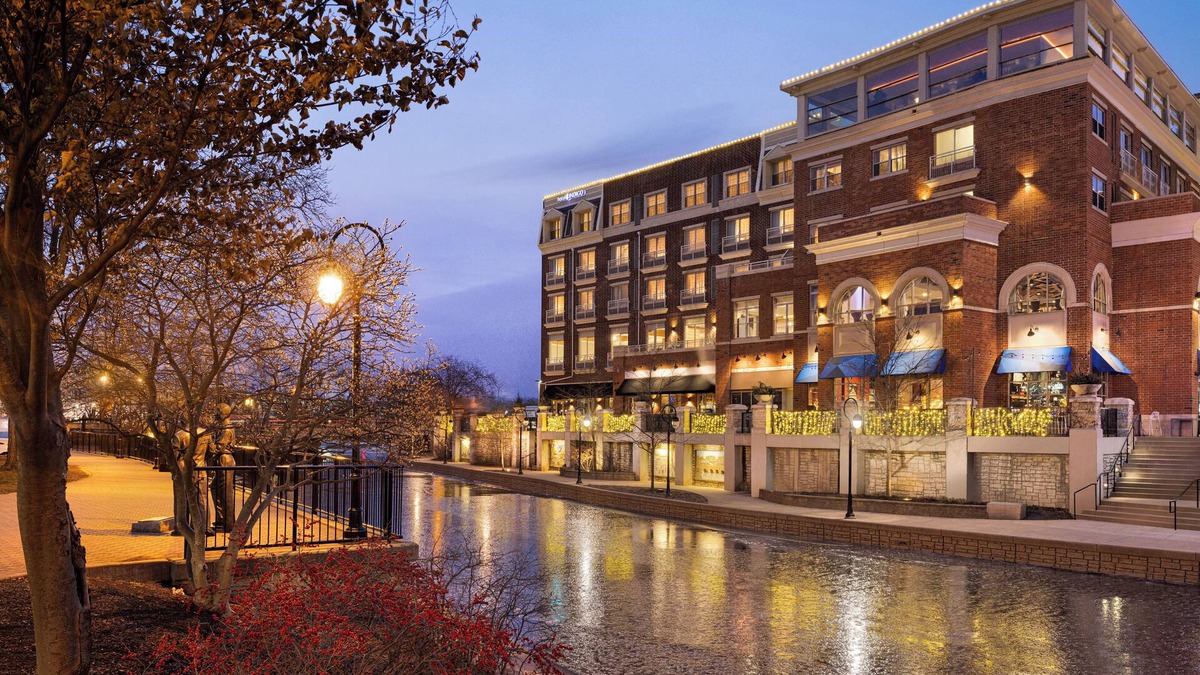 Naperville Hotel | Hotel Indigo Naperville Riverwalk by IHG