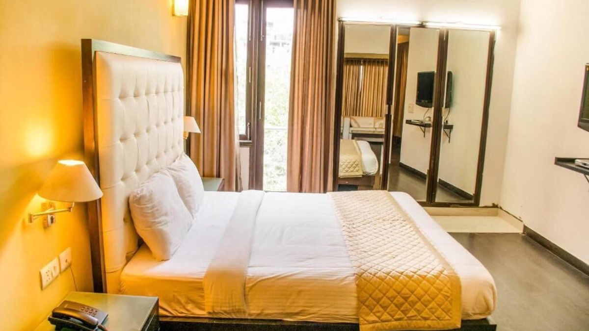 Indirapuram Hotel | Hotel IP Swarn Near Anand Vihar Vaishali