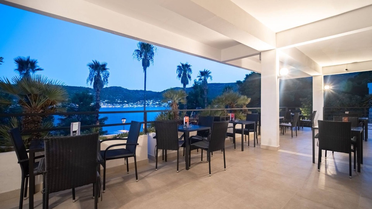 Cove Rogacic Hotel | Hotel Issa