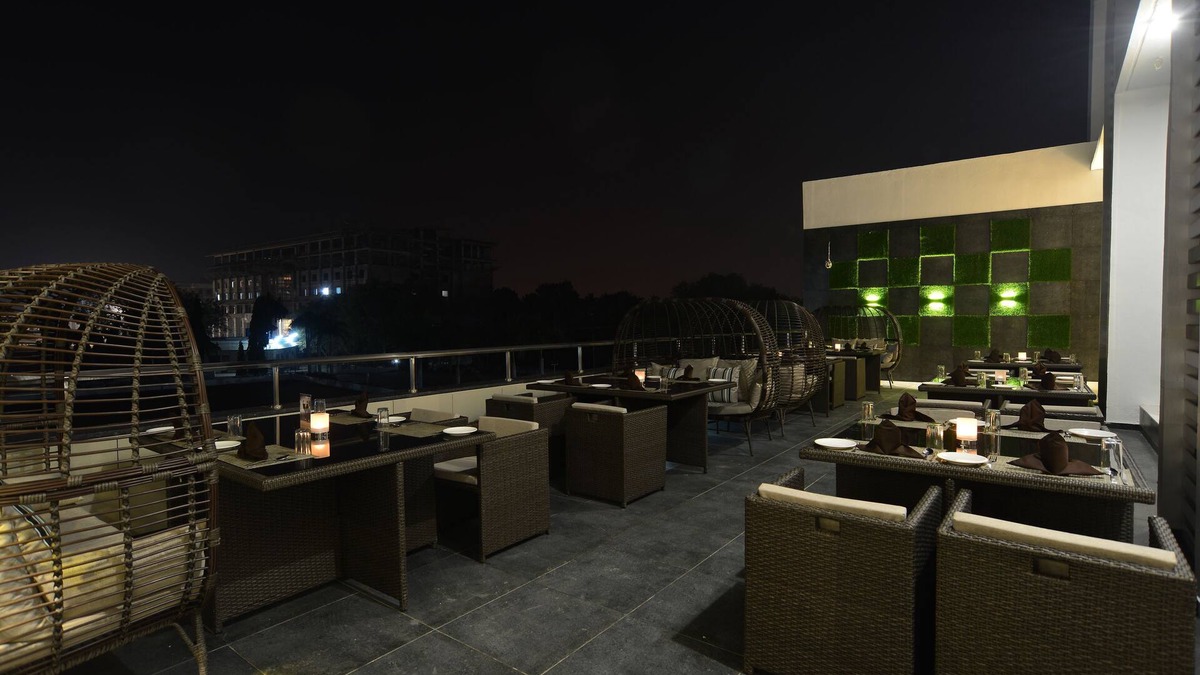 Dhule Hotel | Hotel Jhankar Palace