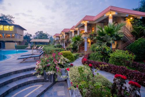 Sauraha Hotel | Hotel Jungle Crown