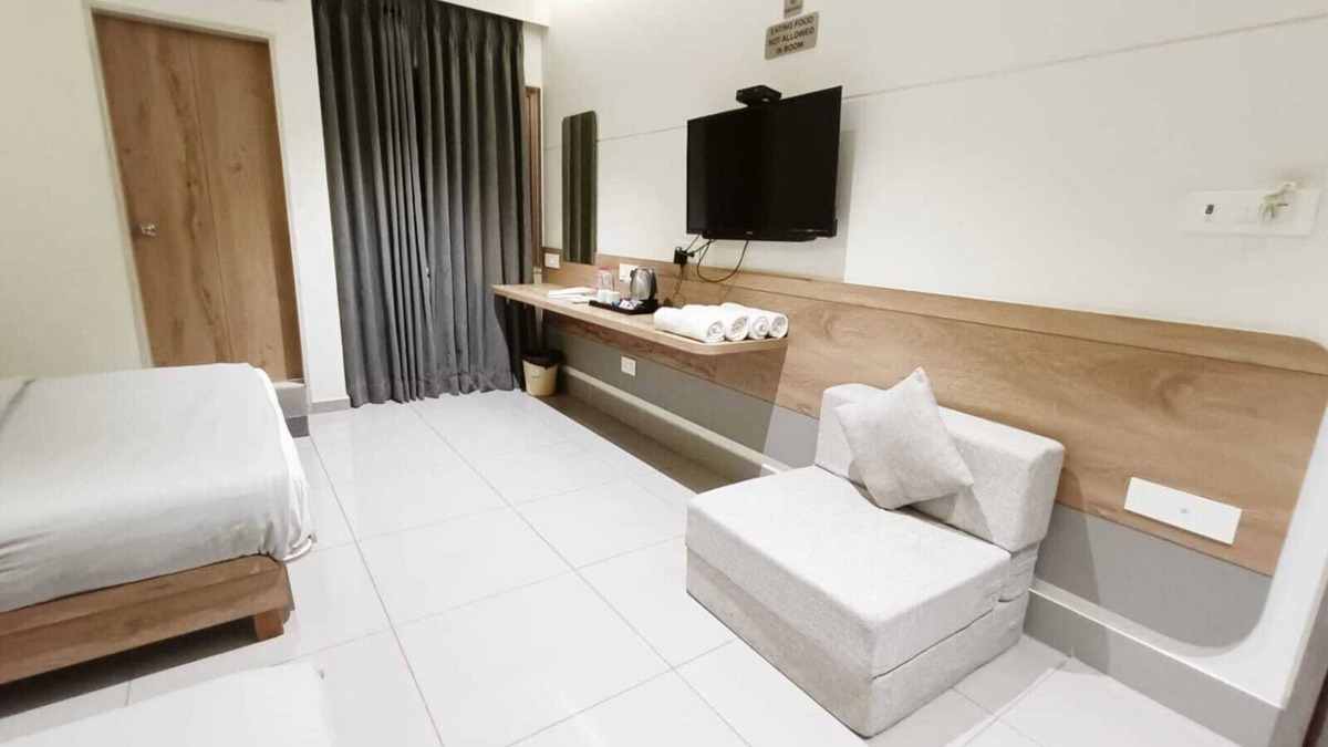 Dwarka Hotel | Hotel Kant by GoHotels - Near Shree Dwarkadhish Temple