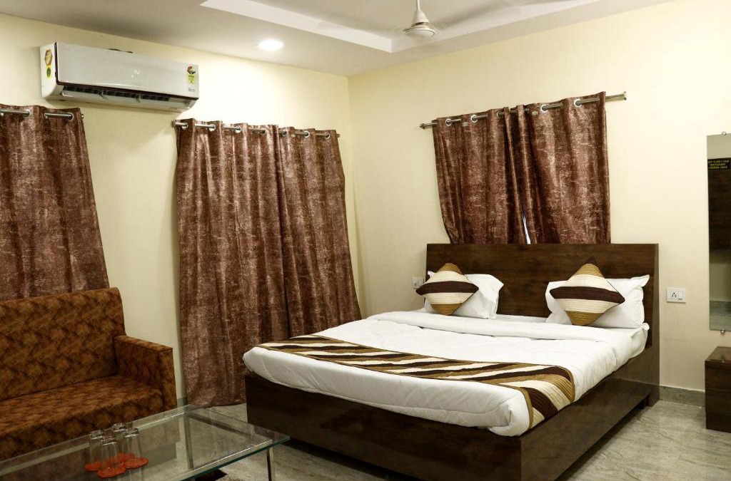 Ajmer Hotel | Hotel King Edward Memorial 50 Mtrs from Railway Station
