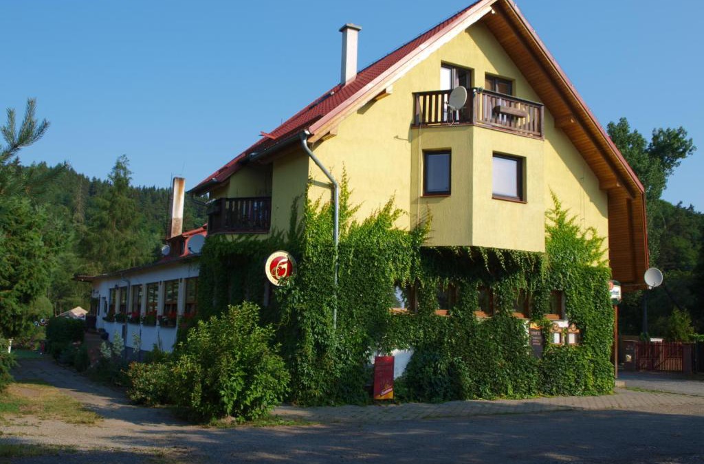 Zlenice Hotel | Hotel Kormoran