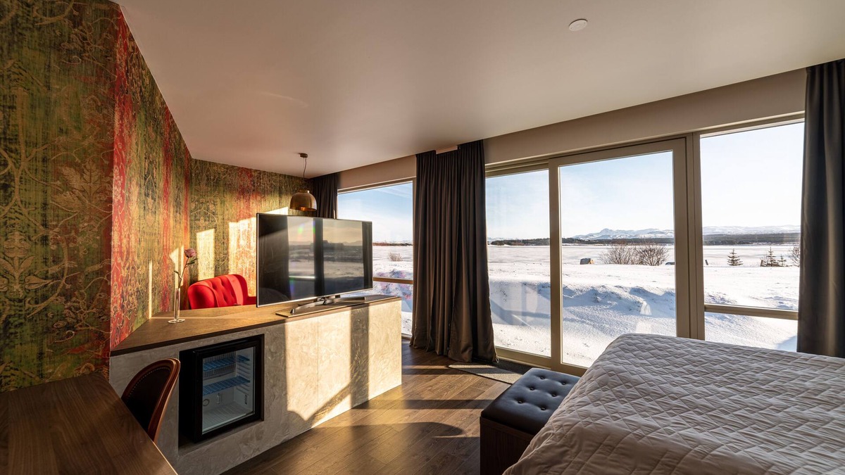 Kopavogur Hotel | Hotel Kriunes - A city hotel by the lake