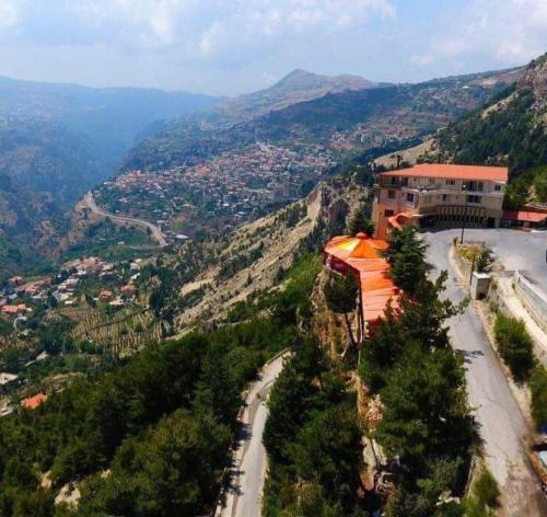 Kfardebian Hotel | Hotel L'Aiglon