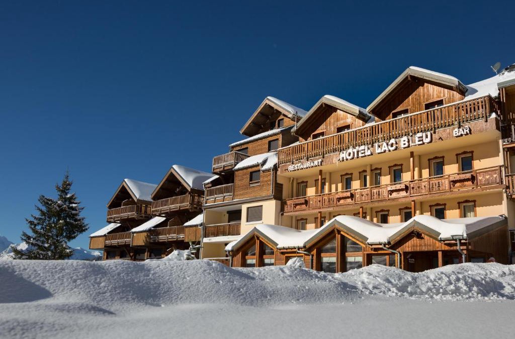 Saint-Francois-Longchamp Hotel | Hotel Lac Bleu 1650