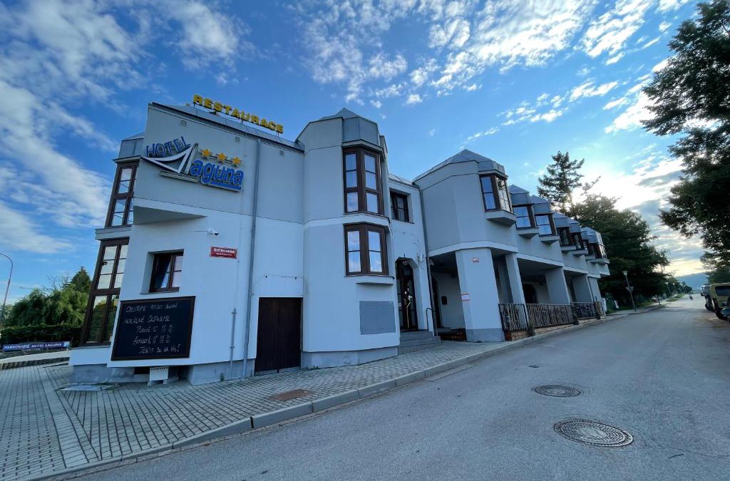 Ceske Budejovice 7 Hotel | Hotel Laguna & restaurant
