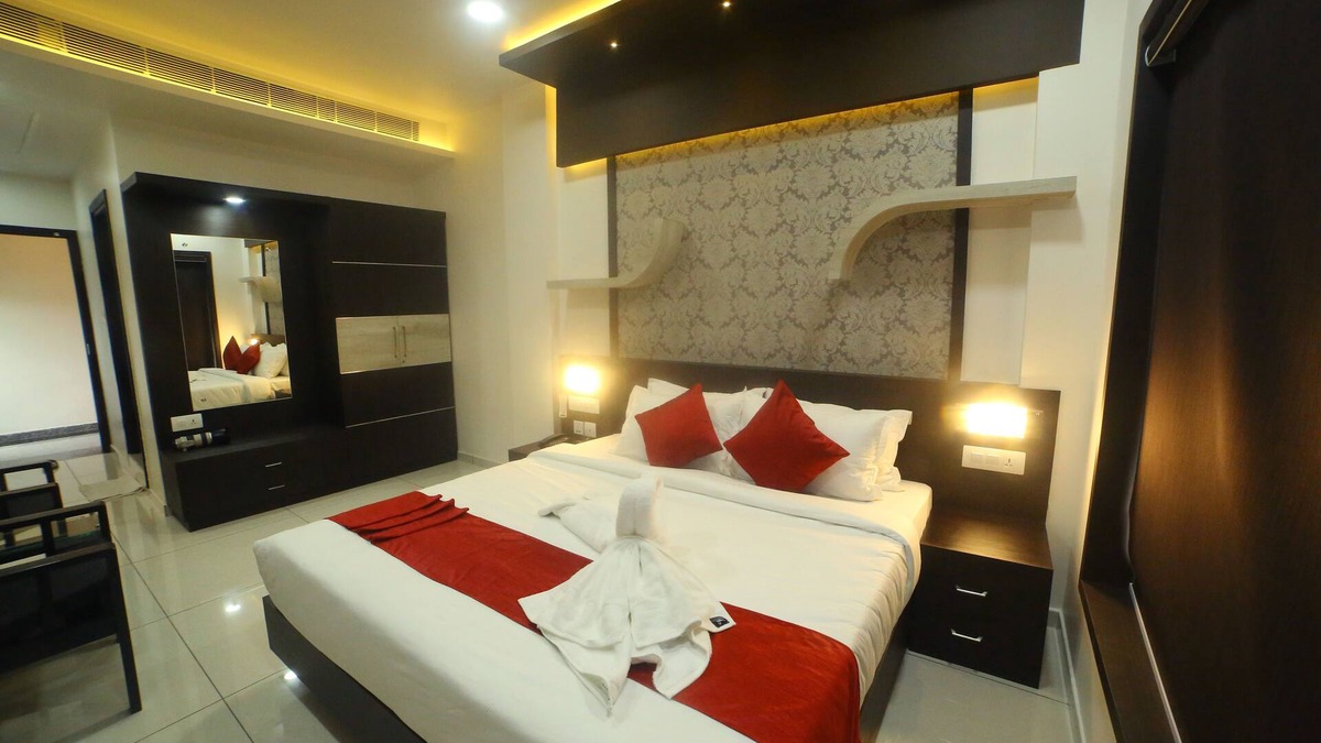Kakkanchery Hotel | Hotel Le Moshe Inn