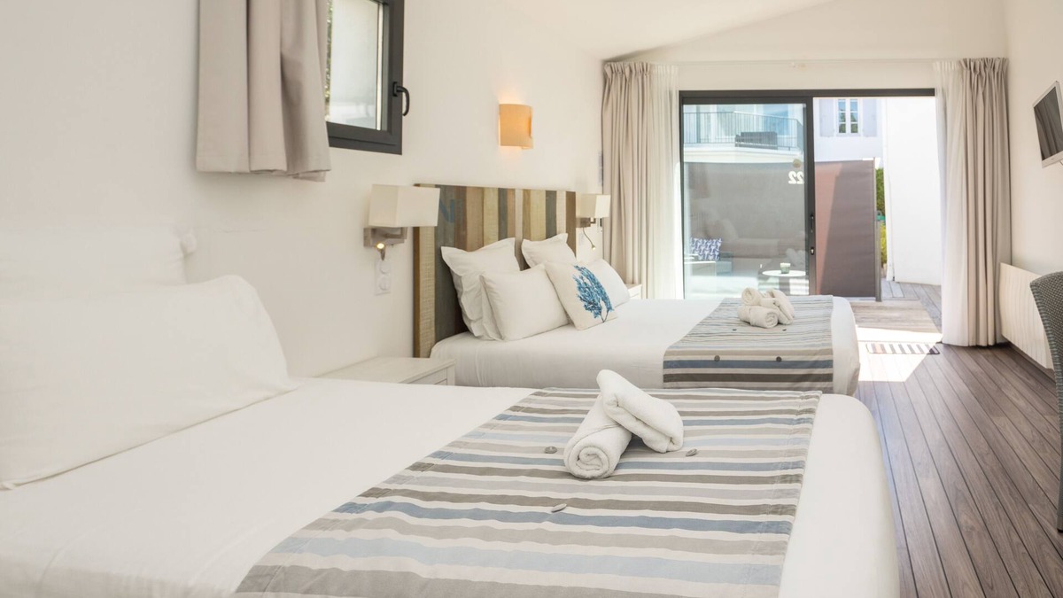 Saint-Pierre-d'Oleron Hotel | Hotel Le Square