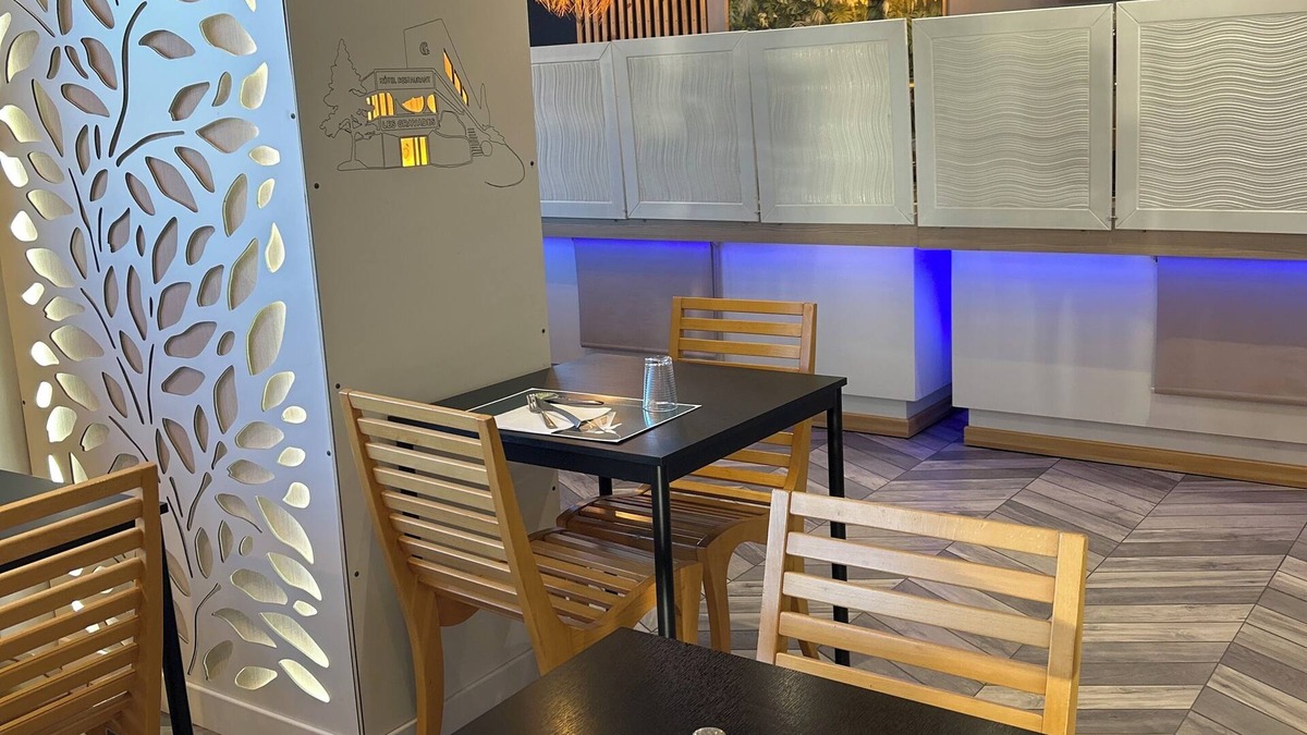 Saint Dezery Hotel | Hotel Les Gravades