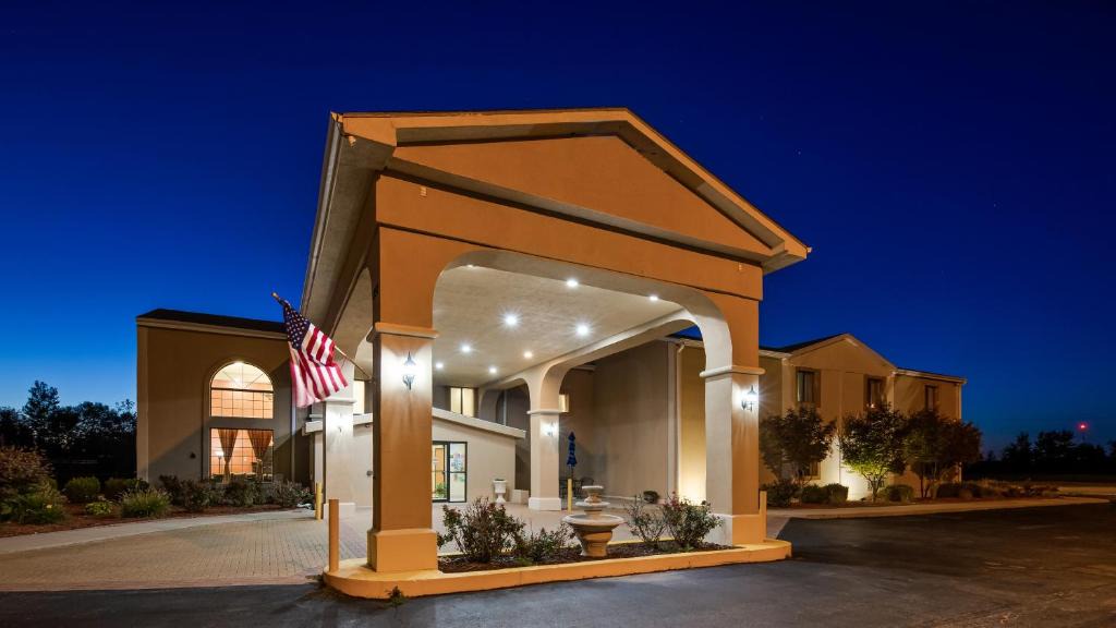 Lincoln Hotel | Hotel Lincoln Inn on Route 66 and near I-55