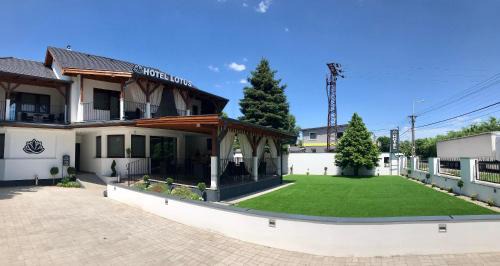 Halasztelek Hotel | Hotel Lotus