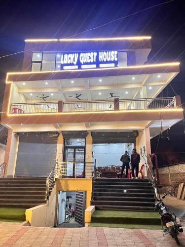 Jhansi Apartment | Hotel lucky guest house