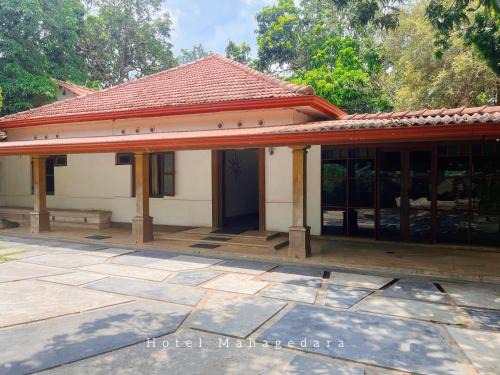 New Town Hotel | Hotel Mahagedara