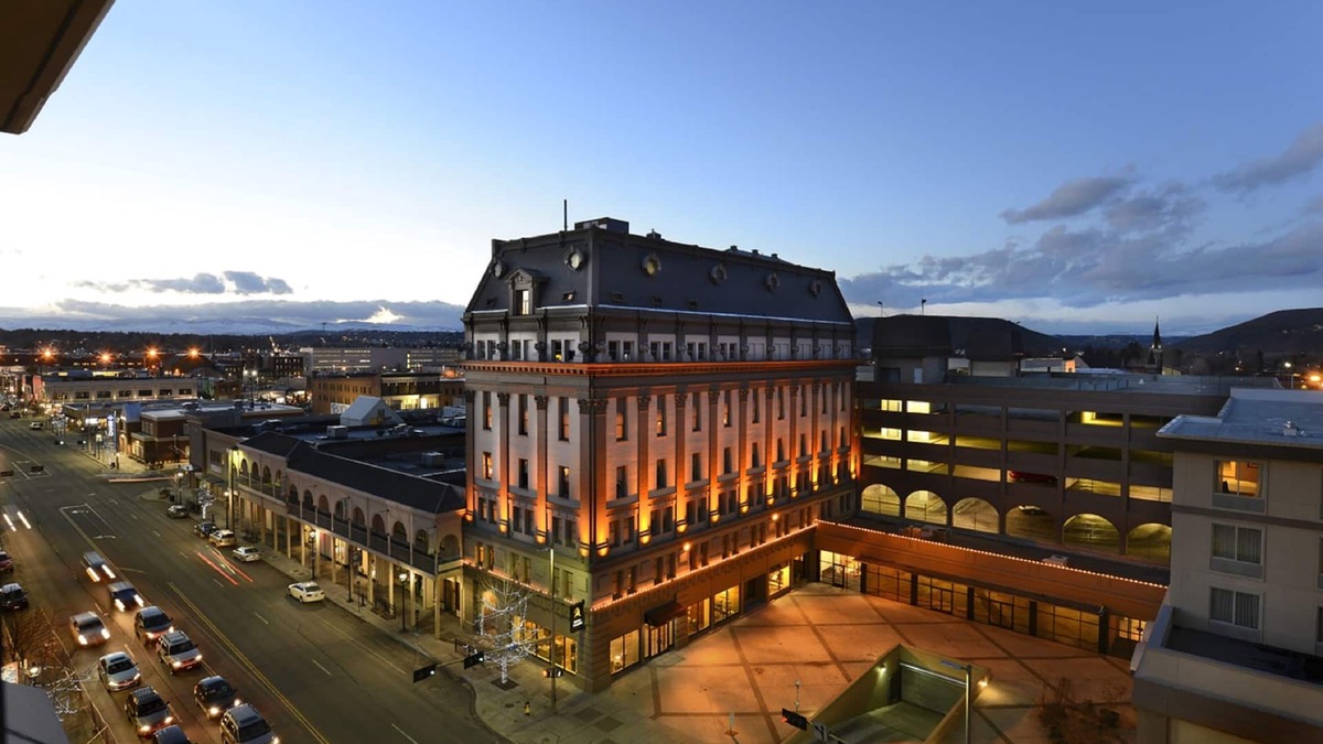 Brownstown Hotel | Hotel Maison Yakima Tapestry Collection by Hilton