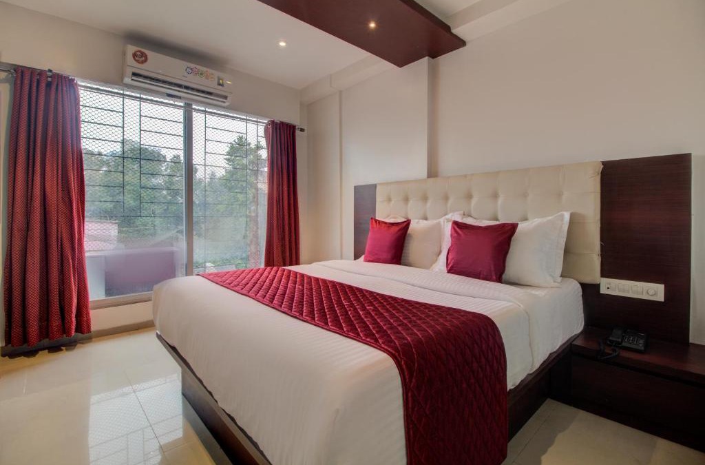 Malad West Hotel | Hotel Malad Inn opposite Malad Railway Station