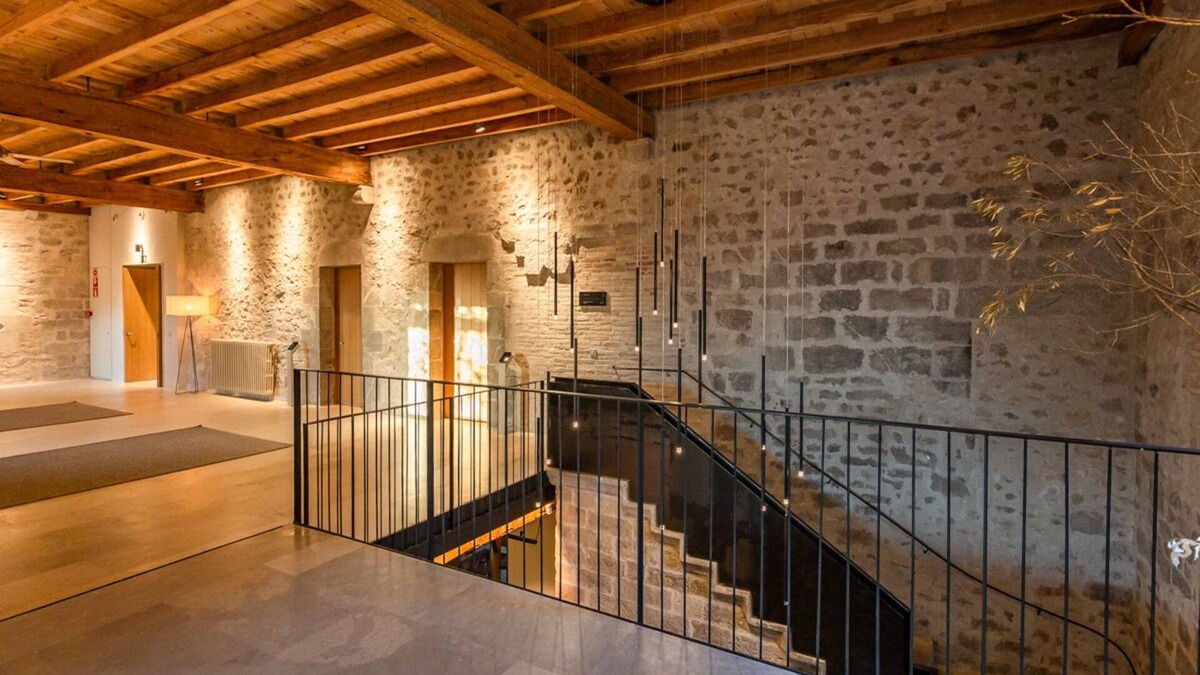 Avinyonet de Puigventos Hotel | Hotel Mas Bosch 1526