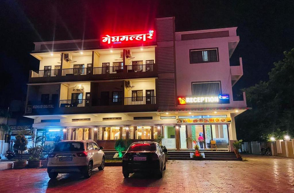 Jejuri Hotel | Hotel Meghmalhar Lodging