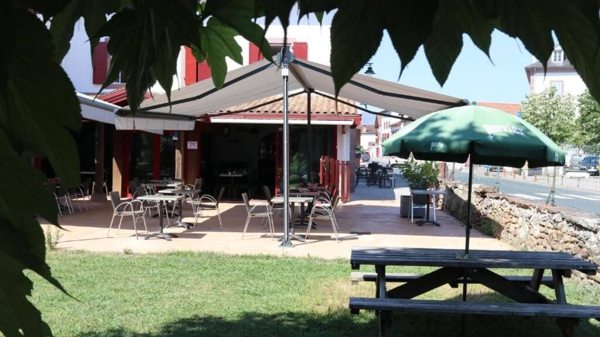 Saint-Jean-le-Vieux Hotel | Hotel Mendy